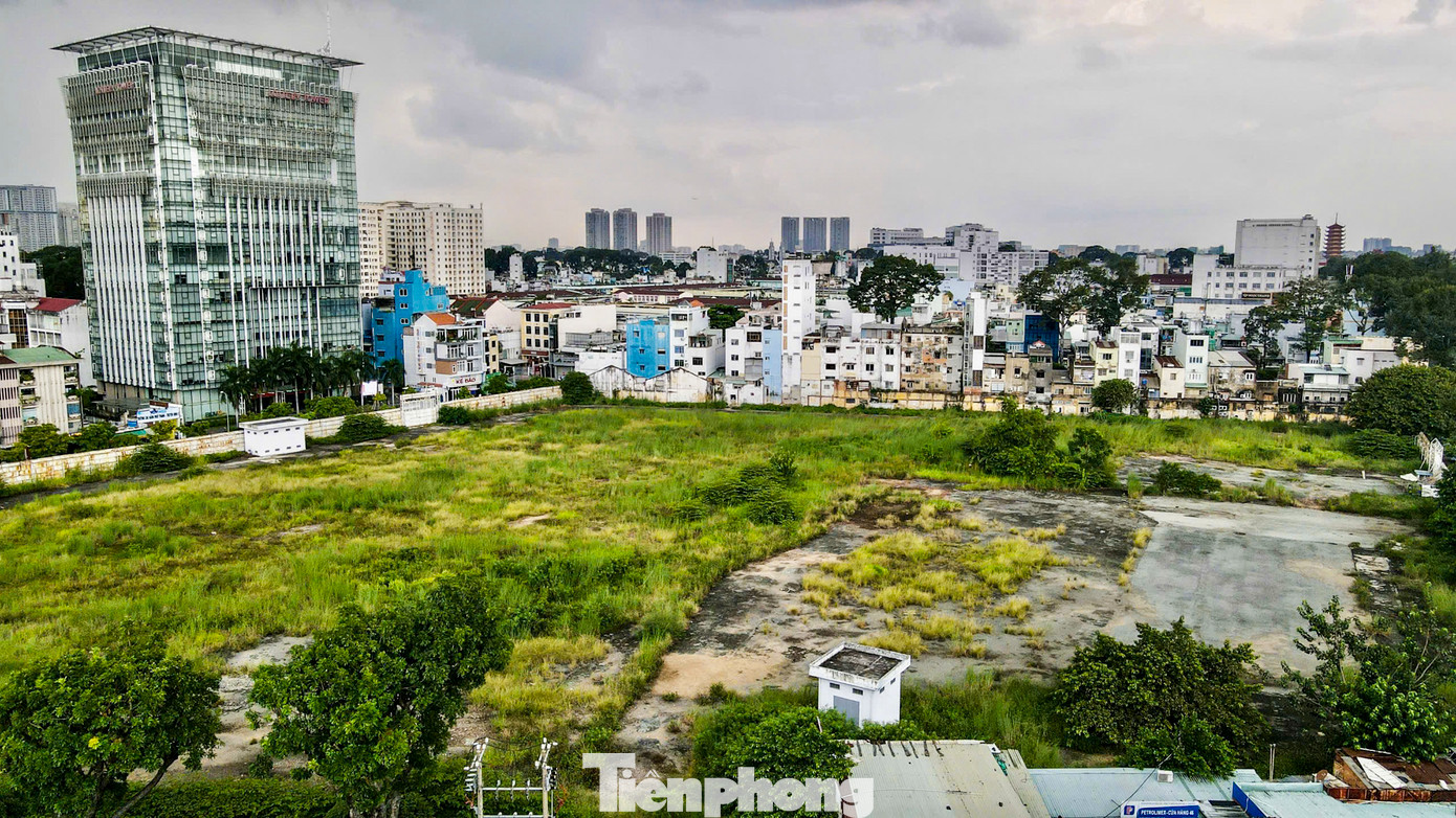 Khu đất này đã bị Tổng công ty Thuốc lá Việt Nam góp vốn vào công ty tư nhân. Thanh tra Chính phủ kết luận việc Vinataba góp vốn bằng khu đất trên là vi phạm và đến năm 2023, UBND TPHCM đã ra quyết định thu hồi.