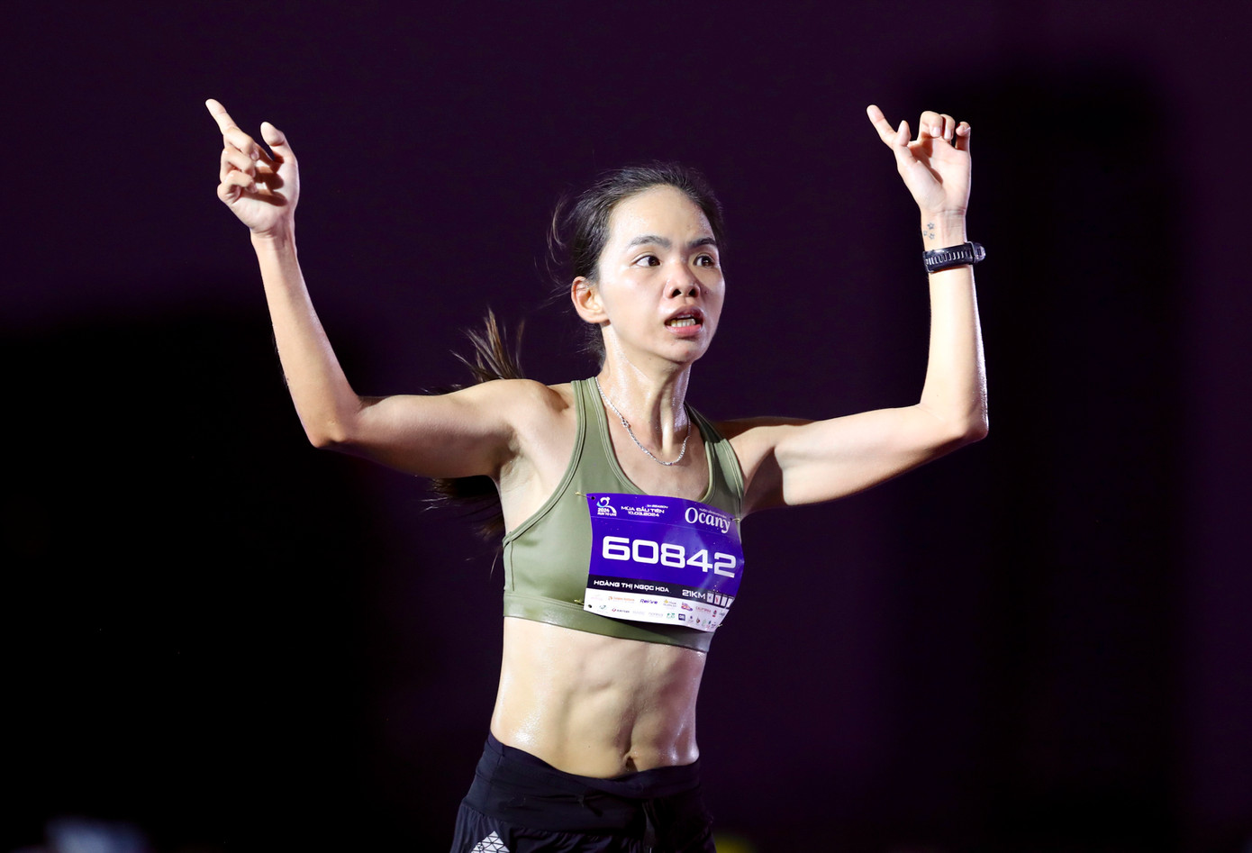 Ở nội dung nữ 21km, Hoàng Thị Ngọc Hoa đã giành chiến thắng chung cuộc với thời gian 1 giờ 17 phút 40, trong khi Phạm Thị Hồng Lệ về đích vị trí thứ 2 (1 giờ 22 phút).