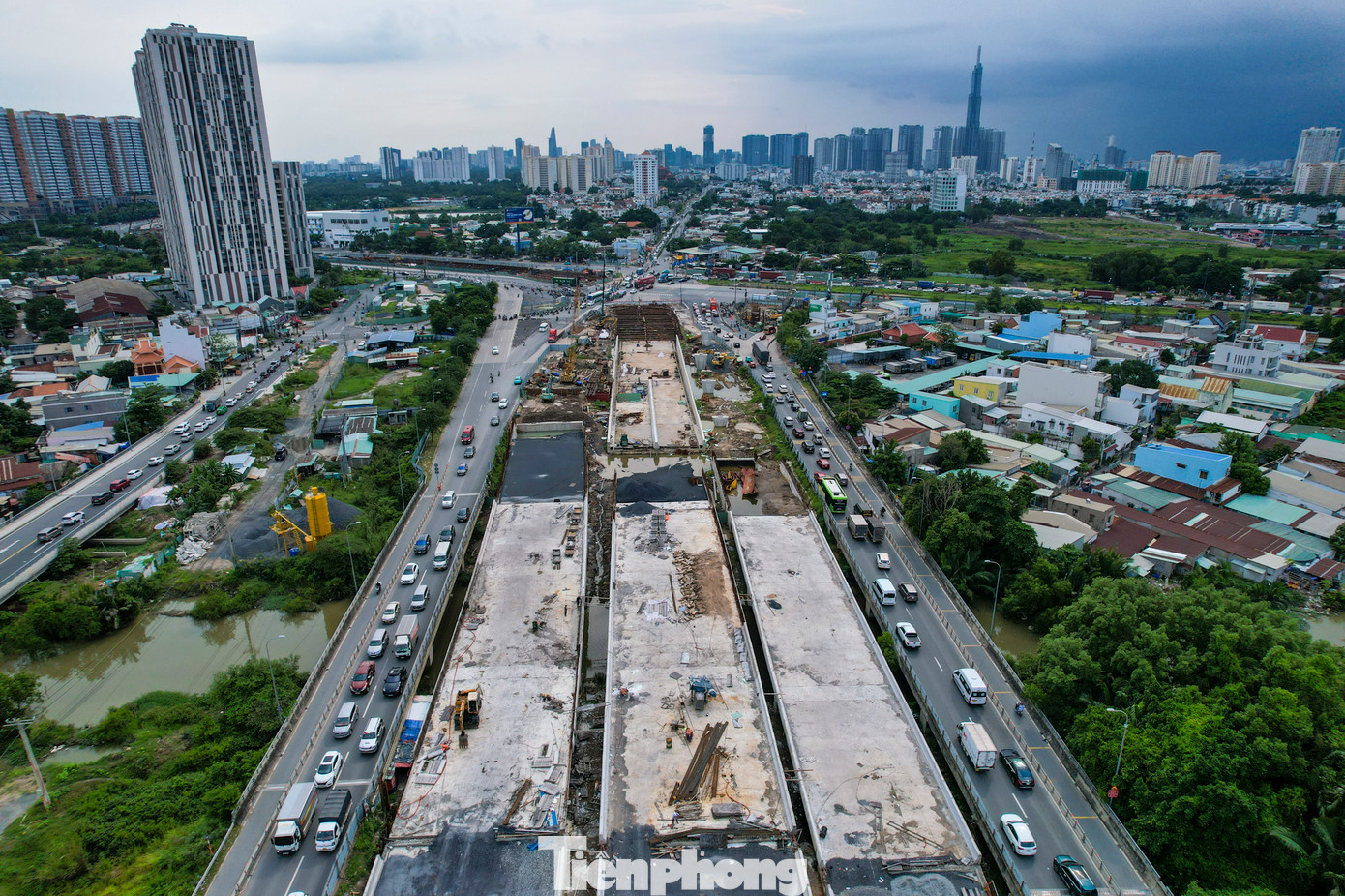 Nút giao An Phú được khởi công xây dựng cuối năm 2022, với thiết kế hiện đại bậc nhất TPHCM đã nhận được sự quan tâm và ủng hộ của đông đảo người dân. Trải qua hơn 19 tháng xây dựng, đến nay một số hạng mục của dự án đã hiện rõ, có vị trí sắp xong.