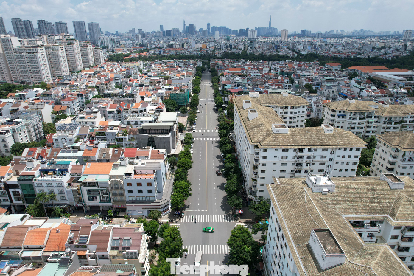 Phố thương mại ẩm thực cao cấp tại quận 7 sẽ khai trương vào ngày 30/8, hoạt động từ 18h đến 24h mỗi ngày. Đây là một trong 3 tuyến phố thuộc đề án phát triển kinh tế ban đêm gắn với du lịch tại quận 7, được UBND TPHCM chấp thuận thí điểm từ năm 2023.