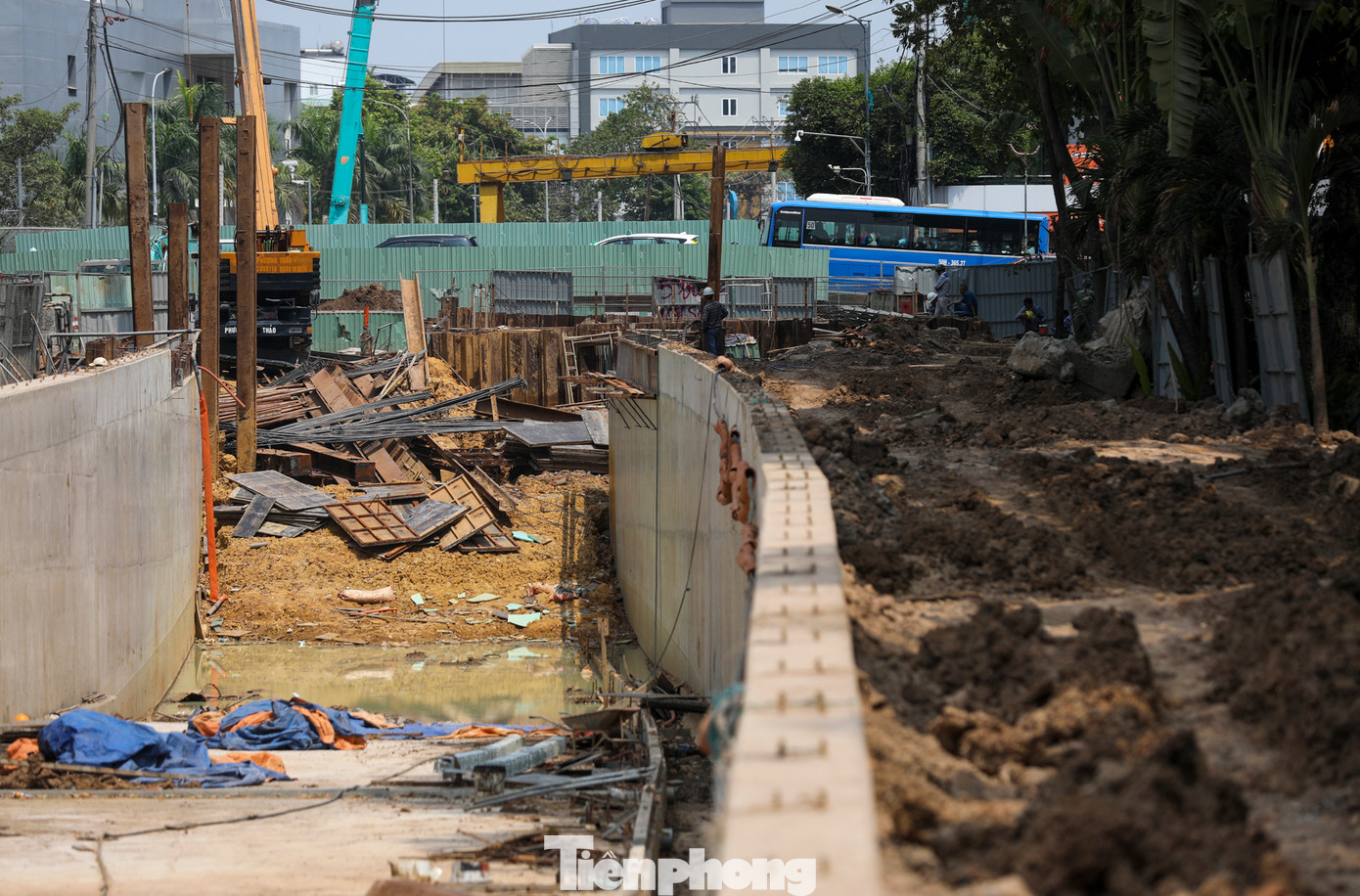 Dự án còn tạo trục đường mới tiếp cận sân bay, phá thế độc đạo của đường Trường Sơn, giảm ùn tắc giao thông cho khu vực, vốn đã quá tải nhiều năm qua.
