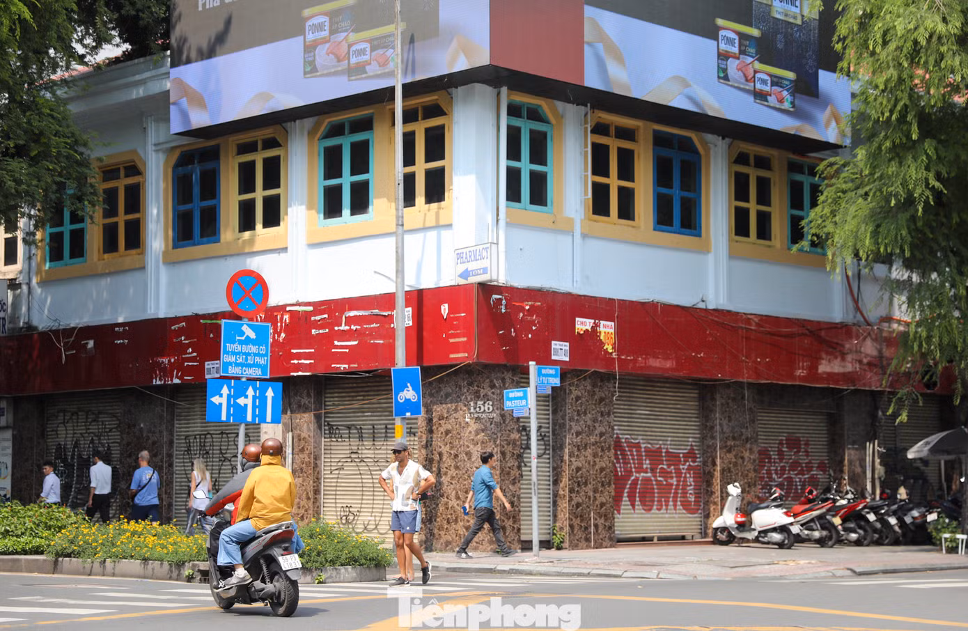 Mặt bằng sở hữu hai mặt tiền đường Lý Tự Trọng - Pasteur (quận 1) cũng nằm "bất động" trong thời gian dài.