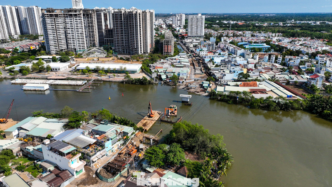 Đối với dự án xây dựng cầu Rạch Đỉa, khối lượng công trình này đạt hơn 45% kế hoạch đề ra, dự kiến công trình cũng sẽ được thông xe vào tháng 12/2024.