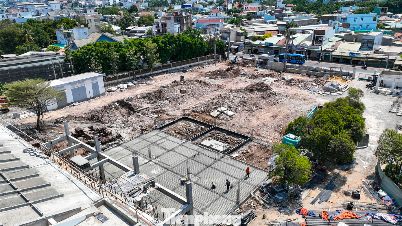 Một số các hạng mục phụ của bệnh viện đang được nhà thầu triển khai gấp rút. Một số các hạng mục phụ của bệnh viện đang được nhà thầu triển khai gấp rút.