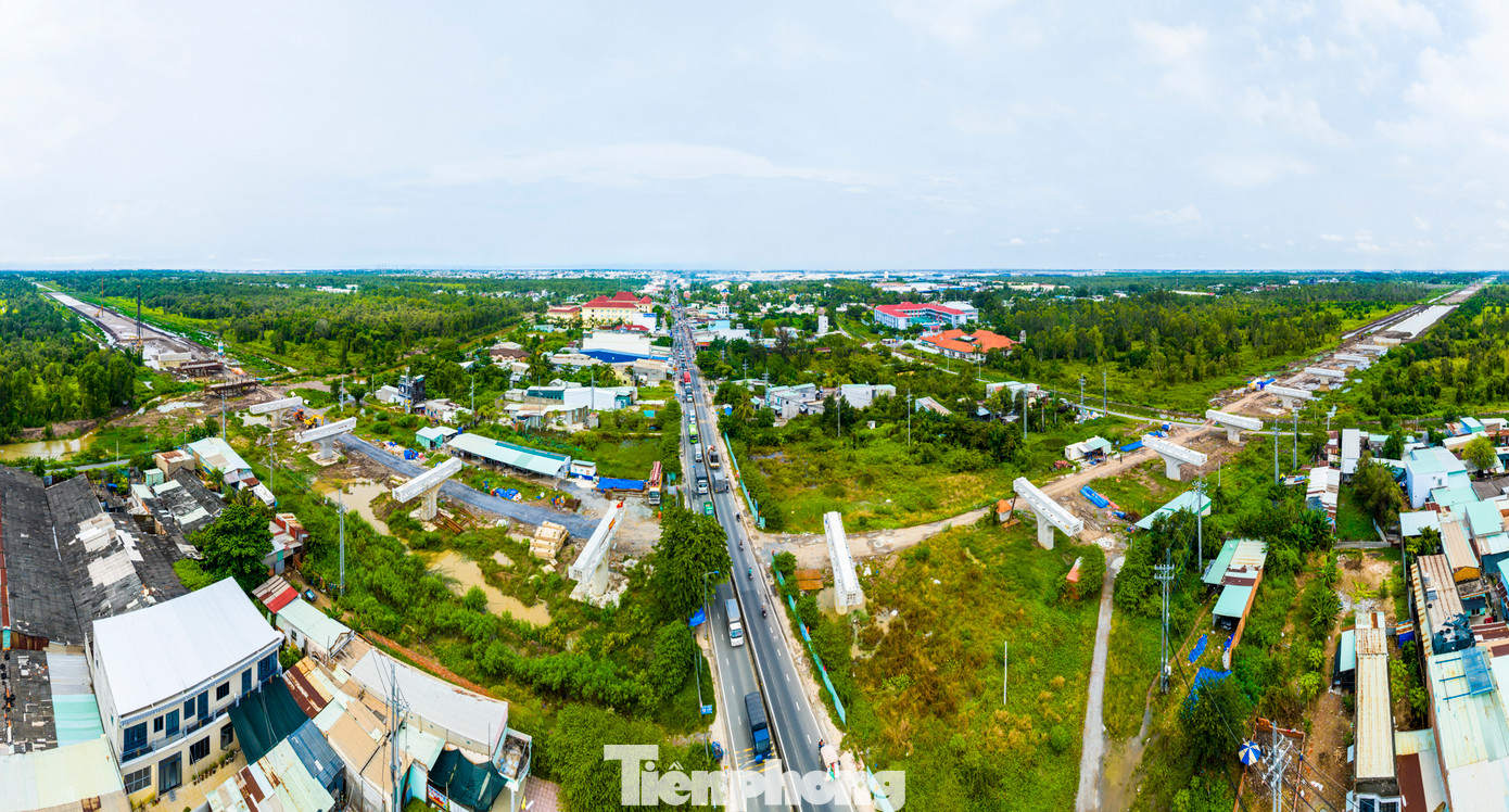 Dự án Vành đai 3 đoạn qua địa bàn TPHCM có tổng chiều dài 47km, bao gồm 10 gói thầu xây lắp chính và bốn gói thầu phục vụ vận hành khai thác. Hiện tại, tổng tiến độ thi công đã đạt gần 20% giá trị hợp đồng.