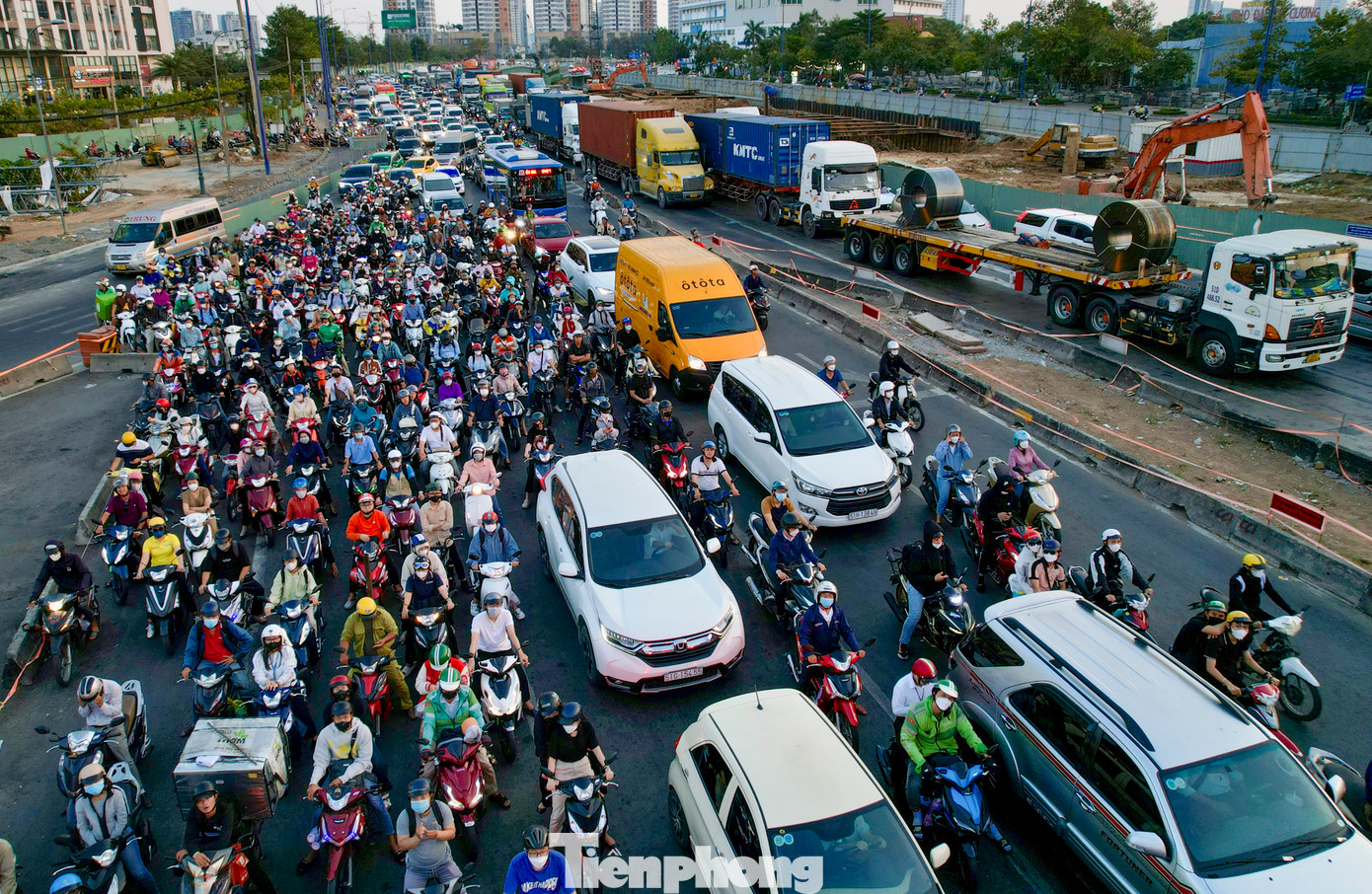 Nút giao An Phú (TP Thủ Đức) là một trong những nút giao thông quan trọng ở khu vực cửa ngõ phía Đông TPHCM nối kết các tuyến đường trục chính Mai Chí Thọ, Võ Nguyên Giáp, Đồng Văn Cống,... và là điểm đầu tuyến cao tốc TPHCM - Long Thành - Dầu Giây.