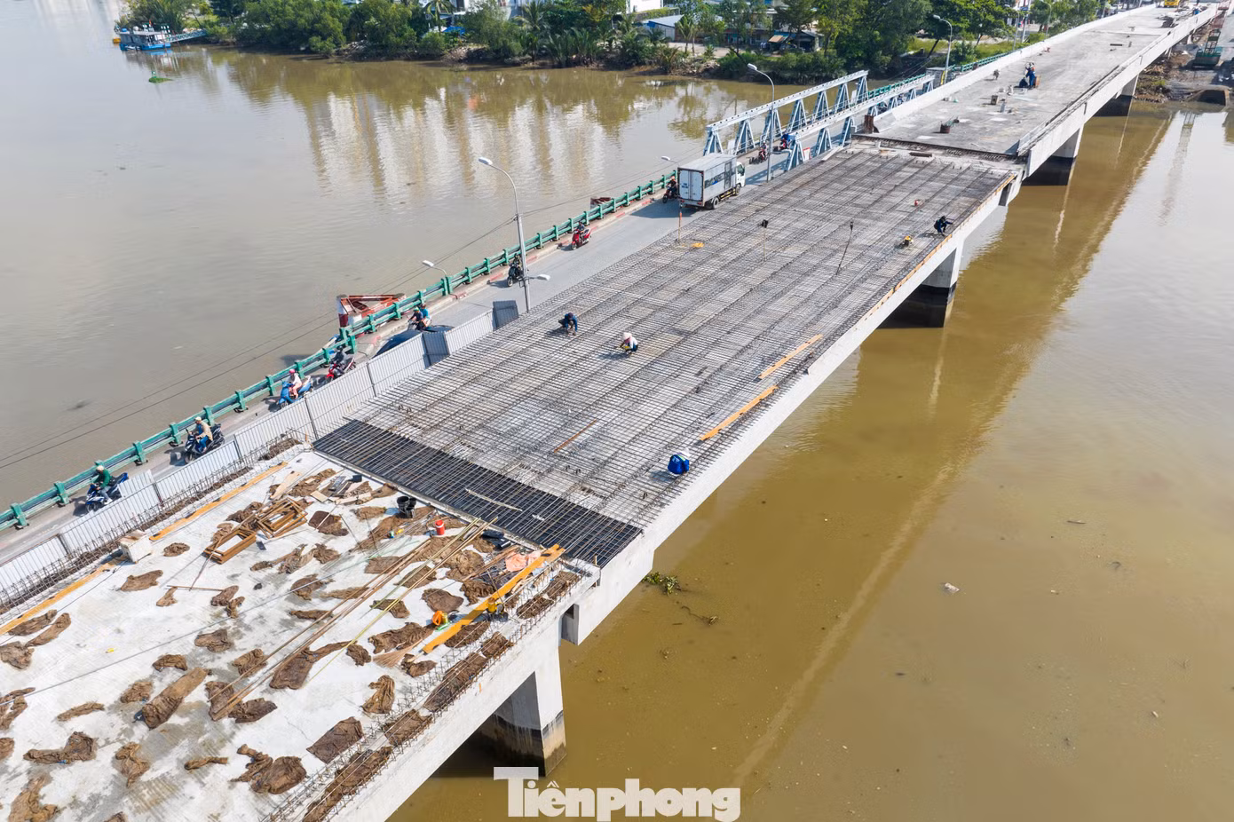 Tháng 7/2022, HĐND TPHCM đã thông qua điều chỉnh vốn đầu tư dự án, từ 398 tỉ đồng lên 748 tỉ đồng. Số tiền tăng chủ yếu để phục vụ bồi thường, giải phóng mặt bằng và di dời hạ tầng kỹ thuật, tăng từ 166 tỉ đồng lên 515 tỉ đồng.