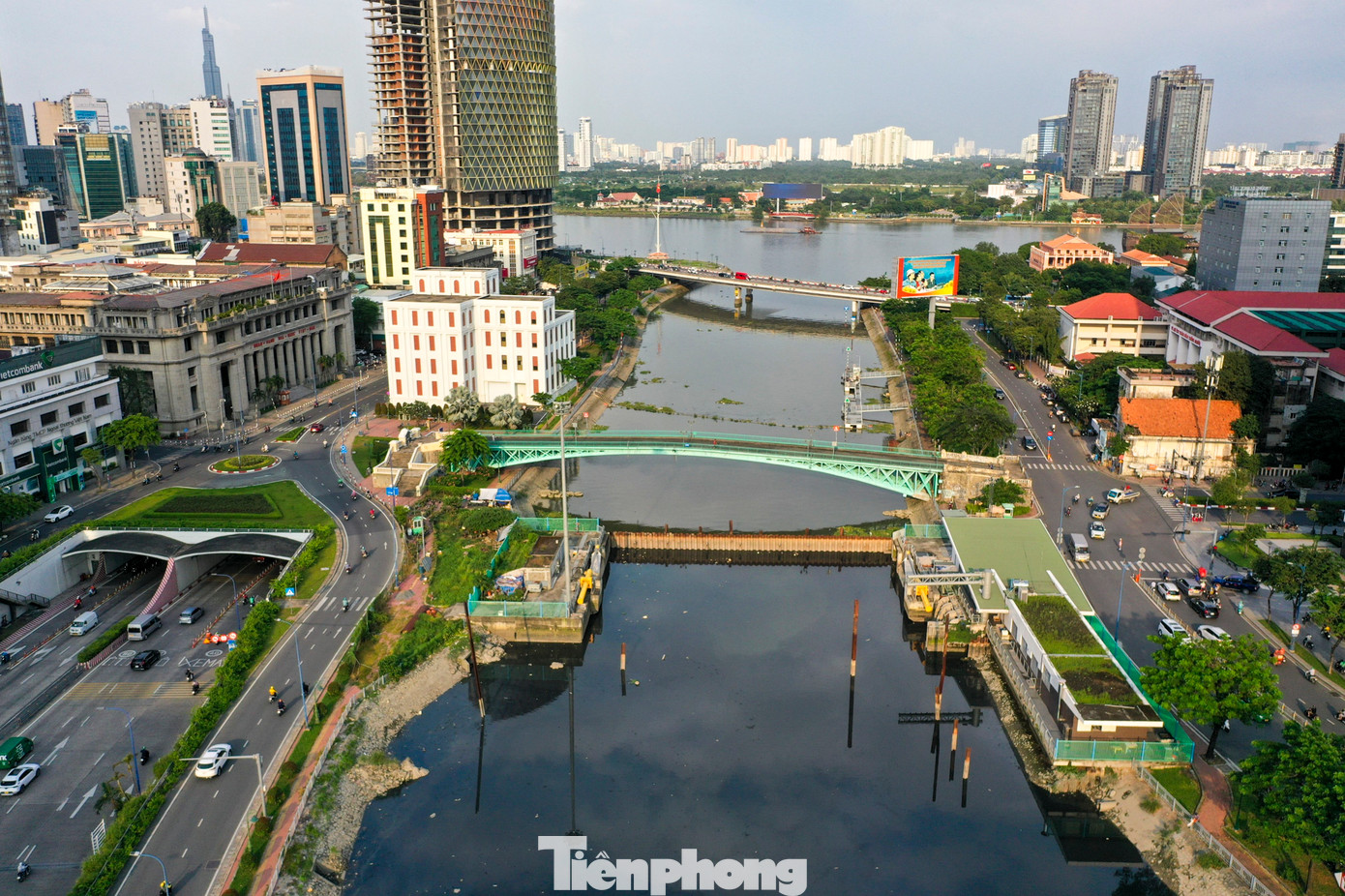 Cống Bến Nghé (quận 1) đã hoàn thành 97% khối lượng nhưng cũng phải án binh bất động.