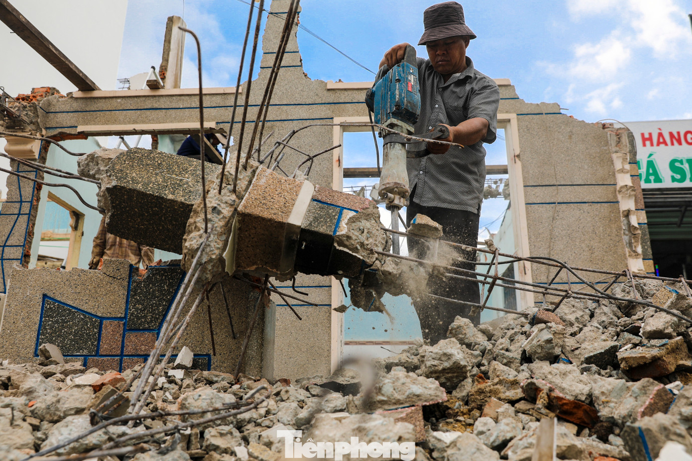 Hiện nay, trên công trường, nhà thầu triển khai đồng loạt các gói thầu xây lắp, hạ tầng kỹ thuật với tiến độ đạt 70% khối lượng công việc.