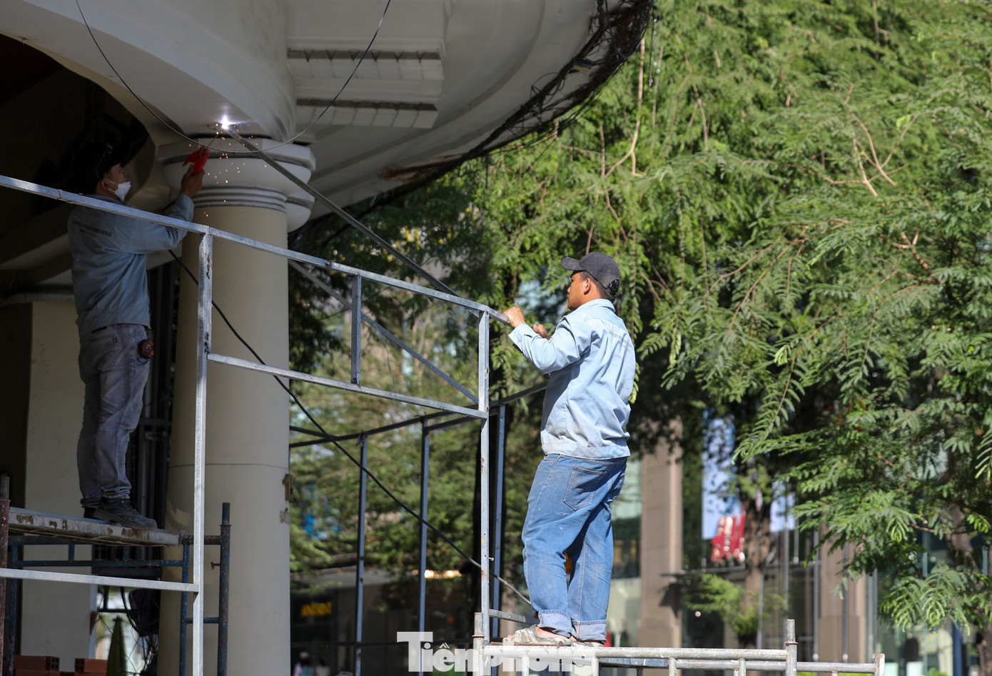 Thạc sĩ Lê Đình Quyết, Trưởng phòng Dự báo, Đài Khí tượng Thủy văn khu vực Nam bộ cho biết, mùa nắng nóng năm 2024 kéo dài, kết thúc muộn hơn mọi năm. Nửa đầu tháng 5 vẫn còn những đợt nắng nóng trên diện rộng dài ngày.