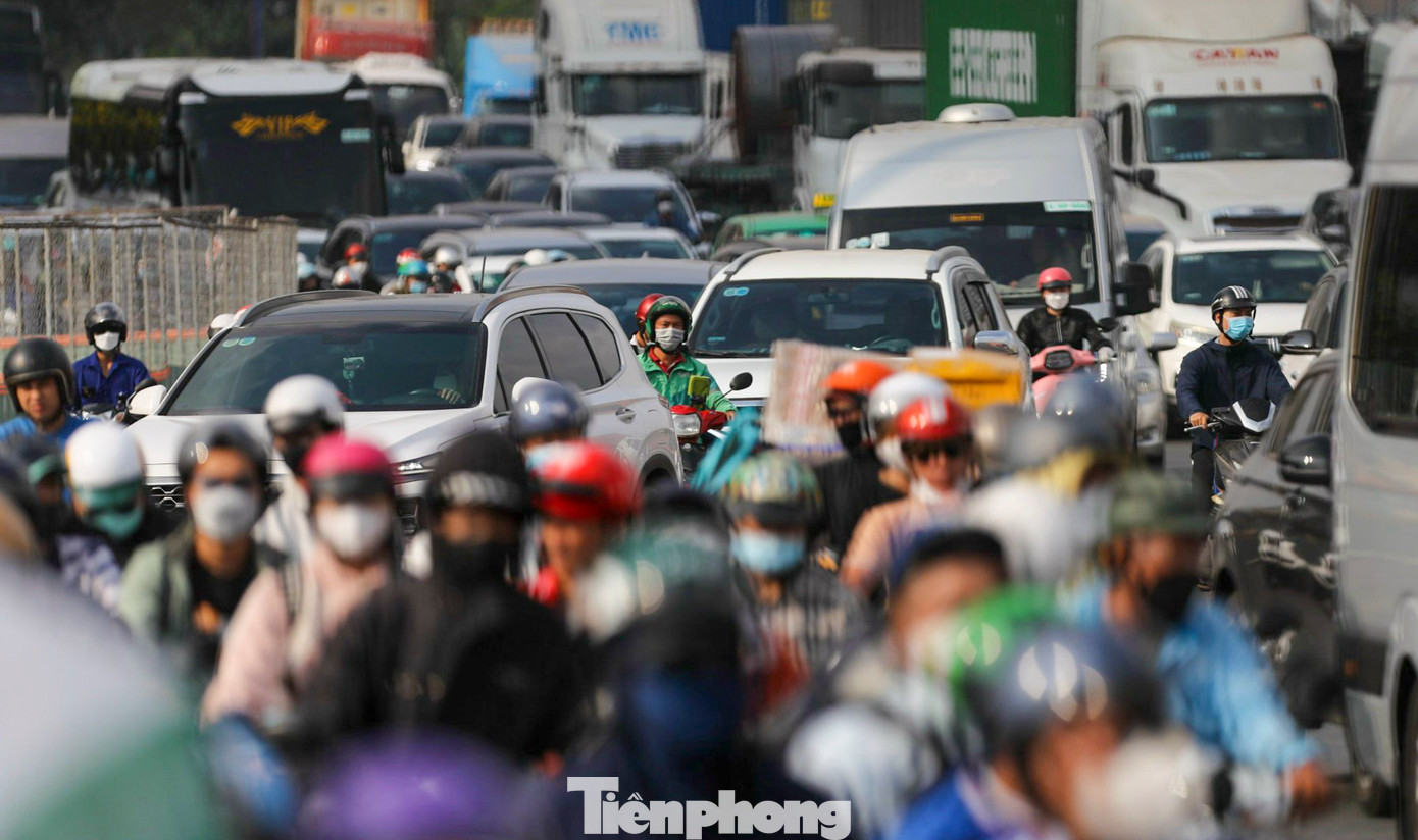 Theo chủ đầu tư dự án, đơn vị tư vấn và chủ đầu đang nghiên cứu lên phương án đóng nút giao Mai Chí Thọ - Đồng Văn Cống trong 4 tháng để thi công đồng bộ hầm chui và cầu vượt tại đây để rút ngắn tiến độ dự án.