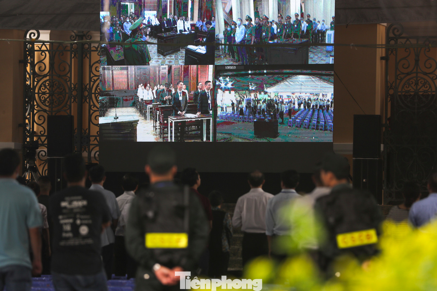 Bên trong sân tòa, khoảng 1.000 ghế ngồi, nhiều màn hình LED được chuẩn bị để cho các bị hại, người liên quan tới tham dự phiên tòa xét xử vụ án Vạn Thịnh Phát giai đoạn 2.