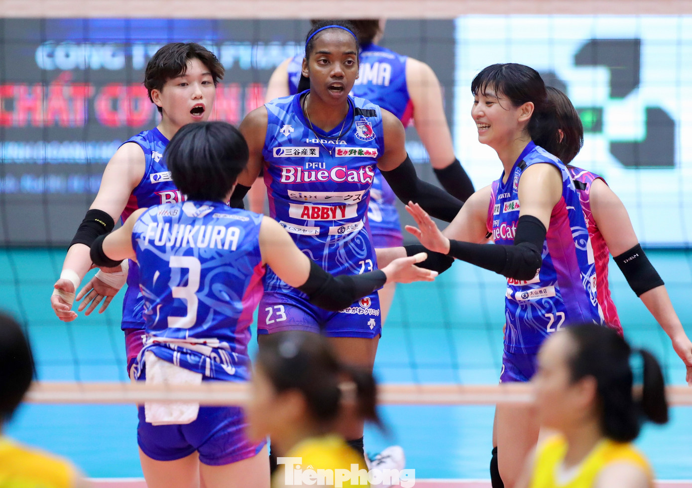 Đội bóng đến từ Nhật Bản khép lại ngày thi đấu thành công với chiến thắng 25-17 ở set 4.