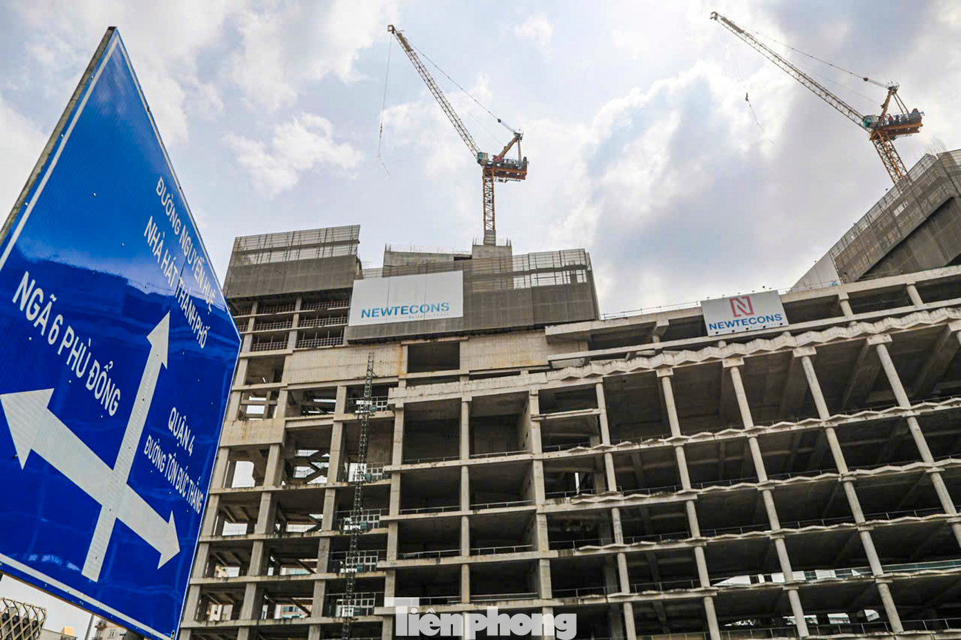 Trong đó, bà đã nhiều lần chuyển cho Bitexco số tiền 7.000 tỷ đồng. Tổng cộng bà và bạn đã chuyển cho phía Bitexco gần 16.000 tỷ đồng.