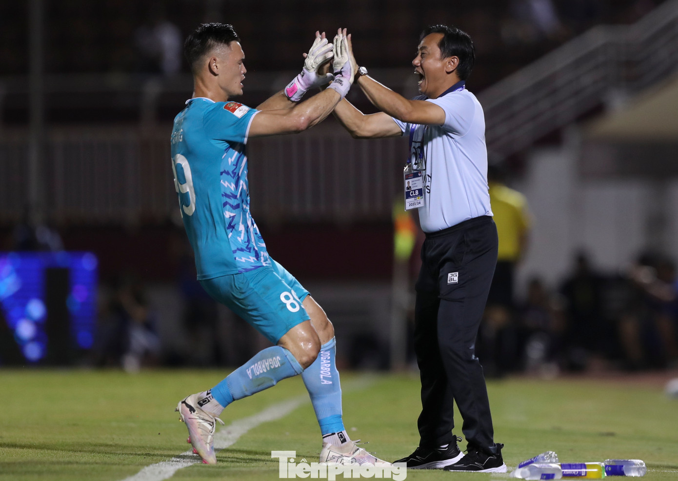 Cheick Timite đã có bàn thứ hai, cũng là thứ 4 của CLB TPHCM. Chiến thắng đậm đà 4-1 trước LPBank HAGL giúp đội quân của HLV Phùng Thanh Phương tạm vươn lên vị trí thứ 8 với 29 điểm, ngang với Hải Phòng và Thanh Hóa.