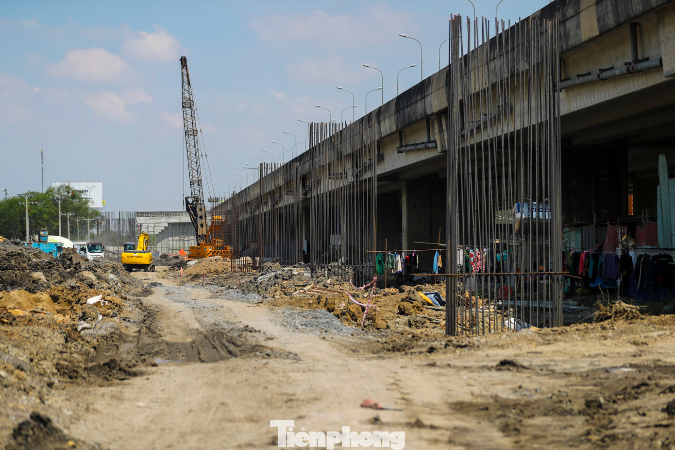 Khu vực nút giao này đã thi công xong 243/297 cọc khoan nhồi, 25 bệ trụ, 10 thân trụ (giai đoạn 1). Khu vực nút giao này đã thi công xong 243/297 cọc khoan nhồi, 25 bệ trụ, 10 thân trụ (giai đoạn 1).