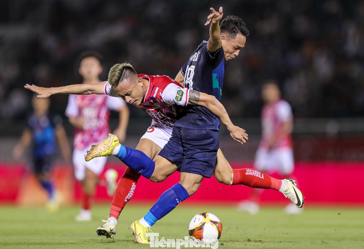 Những phút còn lại của trận đấu, hai đội chơi đôi công khá hấp dẫn, tuy nhiên, chiến thắng đã nằm lại ở sân Thống Nhất dành cho thầy trò HLV Phùng Thanh Phương. Những phút còn lại của trận đấu, hai đội chơi đôi công khá hấp dẫn, tuy nhiên, chiến thắng đã nằm lại ở sân Thống Nhất dành cho thầy trò HLV Phùng Thanh Phương.