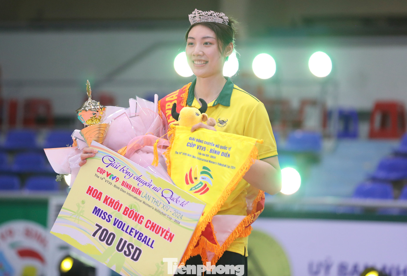 Với tài năng và vẻ đẹp dịu dàng của mình, Chen Peiyan đã giành được danh hiệu Hoa khôi tại giải VTV9 Bình Điền Long An 2024.