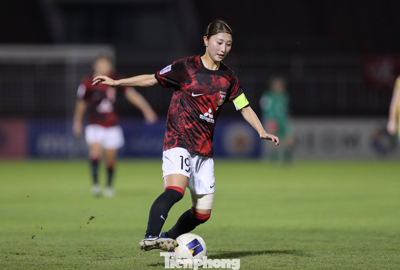 Nữ tiền vệ sinh năm 1997 là tâm điểm chú ý nhờ gương mặt xinh xắn, nước da trắng hồng không thua kém các hot girl, mỹ nhân showbiz. Nữ tiền vệ sinh năm 1997 là tâm điểm chú ý nhờ gương mặt xinh xắn, nước da trắng hồng không thua kém các hot girl, mỹ nhân showbiz.