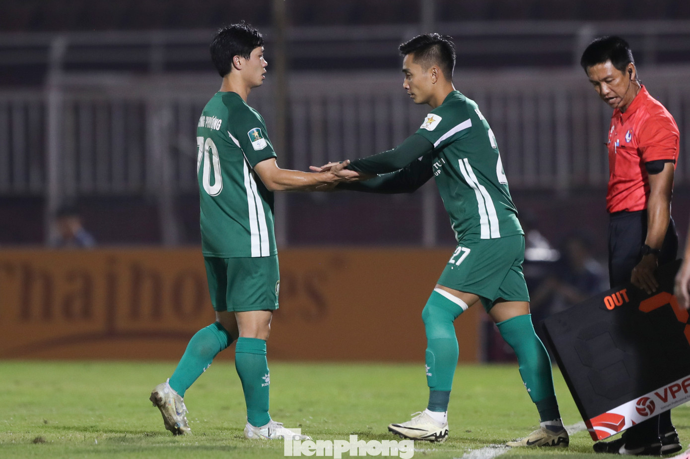 Không để lại được nhiều dấu ấn, Công Phượng được HLV Nguyễn Anh Đức sớm thay ra trong hiệp 2.