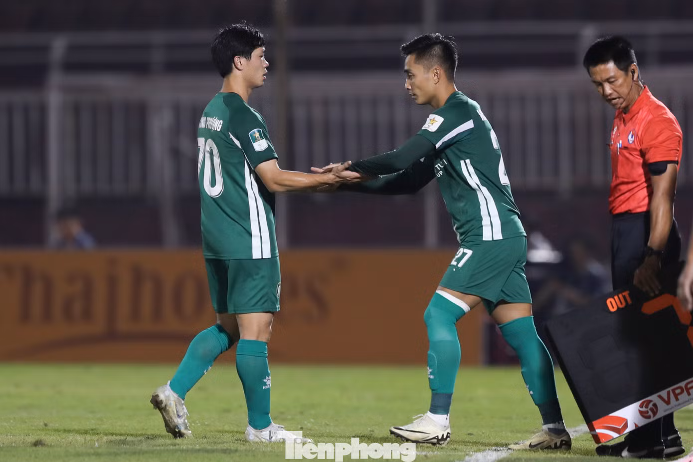 Không để lại được nhiều dấu ấn, Công Phượng được HLV Nguyễn Anh Đức sớm thay ra trong hiệp 2.