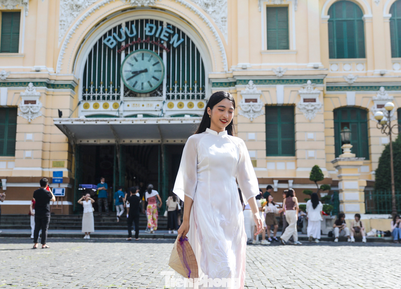 Bước vào kỳ nghỉ Lễ Quốc khánh 2/9, lượng xe cộ trên các tuyến đường khu vực trung tâm thành phố có phần bớt đông đúc, náo nhiệt nên việc đi lại khá thuận lợi, dễ dàng. Bước vào kỳ nghỉ Lễ Quốc khánh 2/9, lượng xe cộ trên các tuyến đường khu vực trung tâm thành phố có phần bớt đông đúc, náo nhiệt nên việc đi lại khá thuận lợi, dễ dàng.