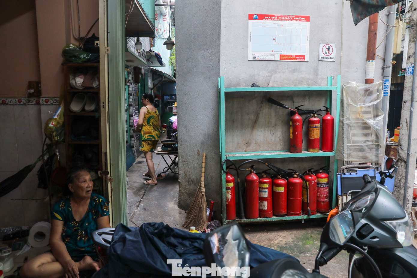 Khu vực này trước đây đã xảy ra 3 lần cháy, trong đó vào ngày 1/12/2015, một vụ cháy lớn đã xảy ra tại khu vực này khiến 8 căn nhà bị cháy trụi, 5 căn cháy xém. Lãnh đạo UBND quận 1 yêu cầu tăng cường việc giám sát, túc trực nhằm đảm bảo an toàn PCCC khu dân cư chợ.