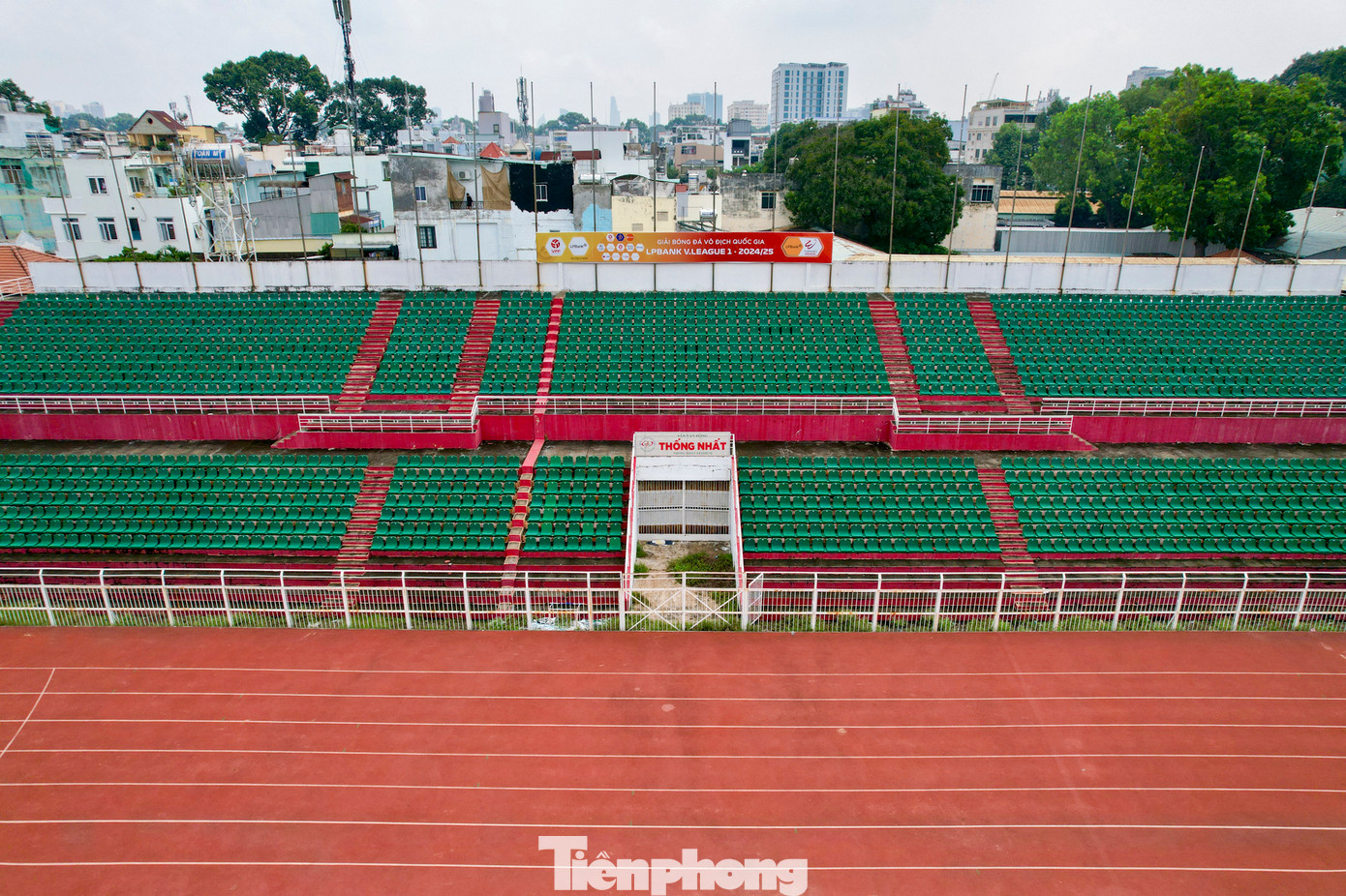 Dự kiến, sân sẽ được bàn giao mặt bằng cho đơn vị thi công vào tháng 1/2025 và hoàn tất vào tháng 12/2025.