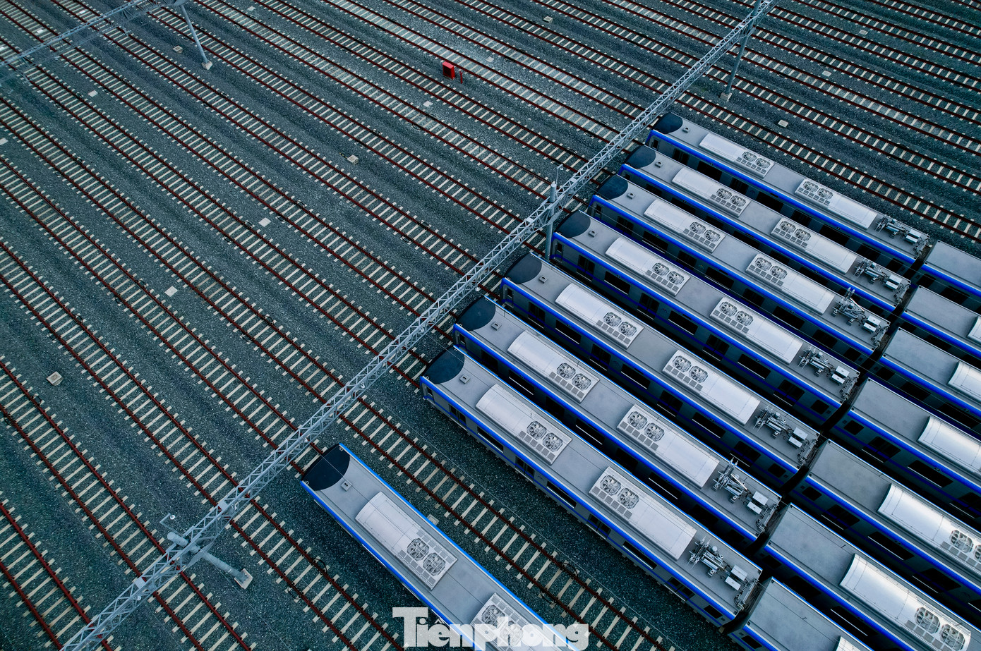 Khu vực bãi đỗ tàu với 30 đường đỗ (tương đương 30 đoàn tàu loại 6 toa). Mỗi đường đều có rãnh thoát nước chạy song song.