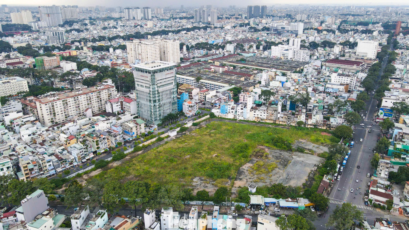 Mới đây, Sở Tài nguyên và Môi trường TPHCM ra thông báo thu hồi và huỷ bỏ giấy chứng nhận quyền sử dụng đối với khu đất này.