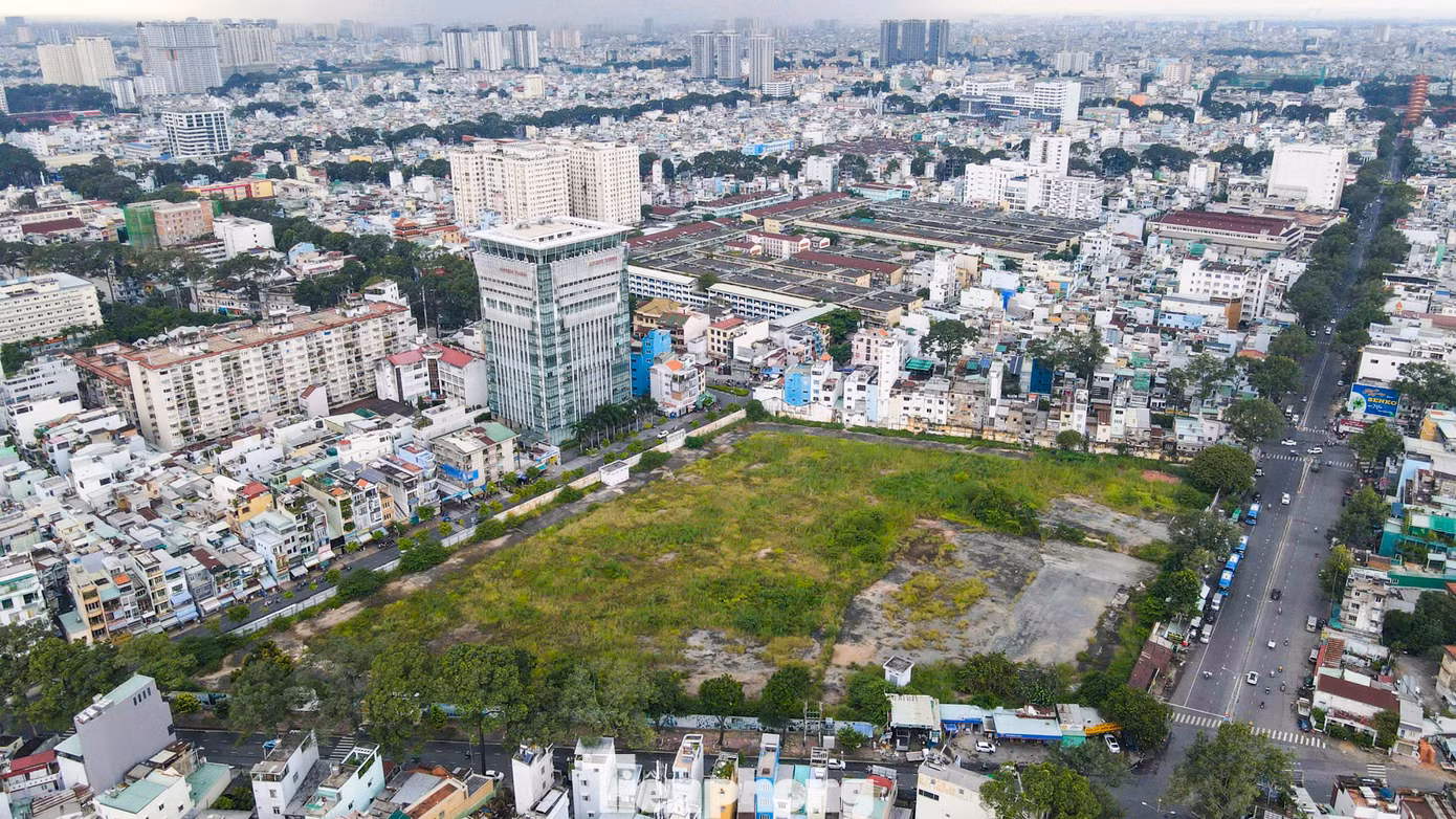 Mới đây, Sở Tài nguyên và Môi trường TPHCM ra thông báo thu hồi và huỷ bỏ giấy chứng nhận quyền sử dụng đối với khu đất này.