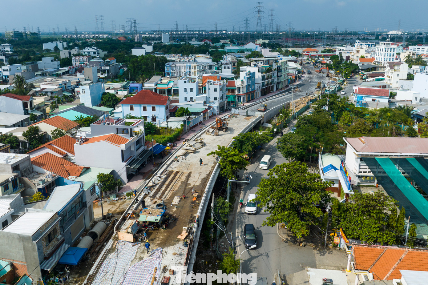 Toàn bộ công tác bồi thường mặt bằng hoàn thành từ tháng 12/2023, di dời hệ thống điện vào tháng 4/2024 và bàn giao khu vực cuối cùng cho thi công vào cuối tháng 6/2024.
