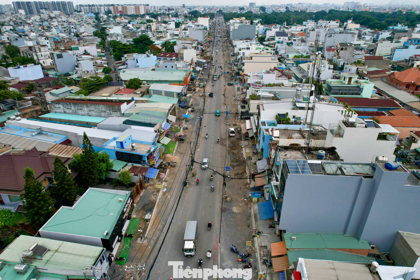 Dự án mở rộng đường Tân Kỳ - Tân Quý (đoạn qua quận Bình Tân, TPHCM) lên 30m giúp giải quyết tình trạng kẹt xe trên tuyến đường huyết mạch đi vào trung tâm TPHCM, đồng thời tăng cường kết nối giao thông khu vực với sân bay Tân Sơn Nhất.