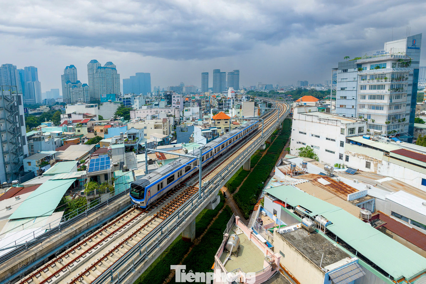 Trước khi vận hành thử, Ban Quản lý đường sắt đô thị TPHCM đã hoàn thành ký kết các thỏa thuận với nhà thầu Hitachi và các nhà thầu xây dựng về việc dùng các thiết bị đào tạo và vận hành thử.