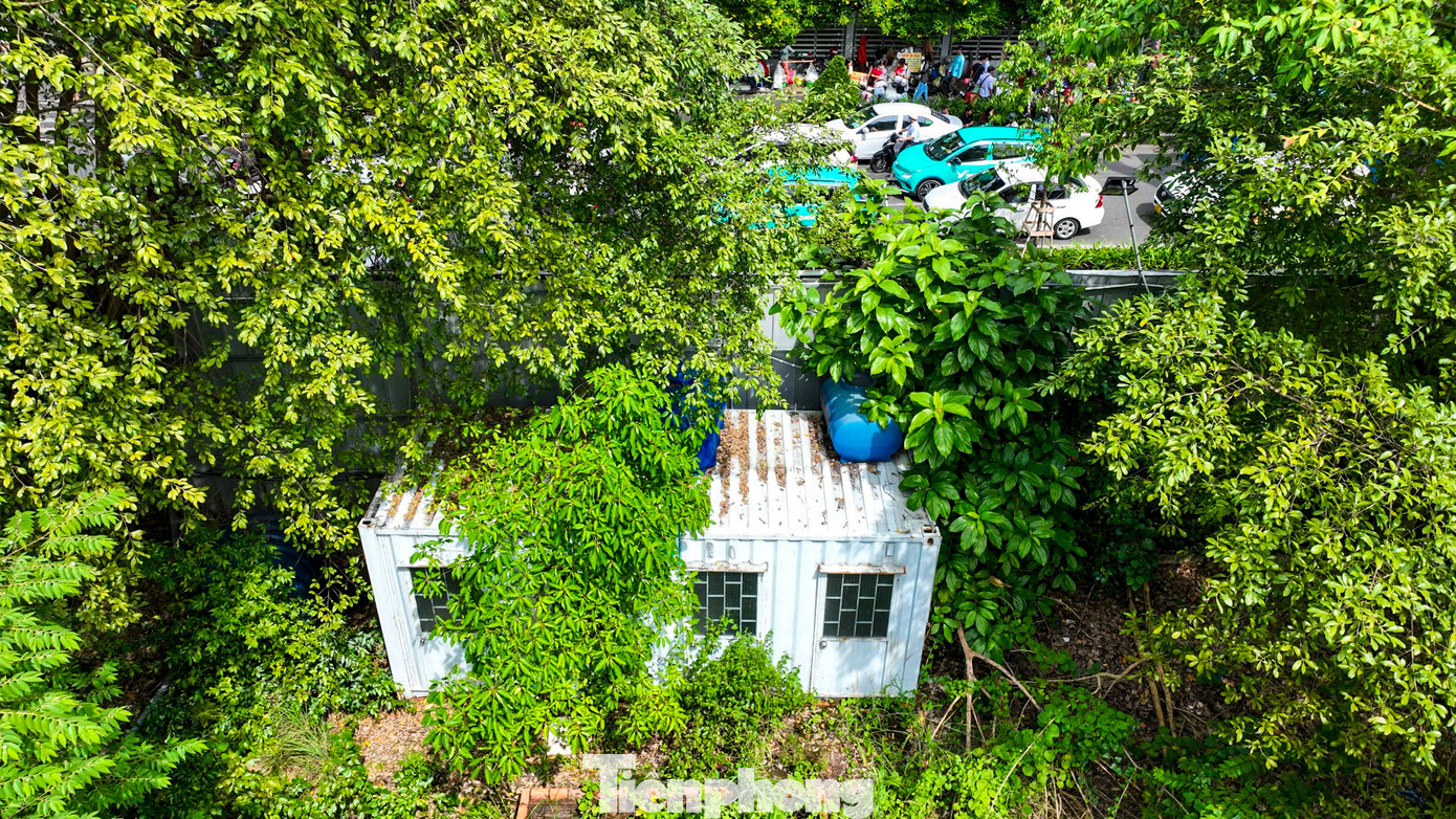 Khu vực từng để đầy vật liệu xây dựng, sắt thép nay cũng bỏ trống. Khu vực từng để đầy vật liệu xây dựng, sắt thép nay cũng bỏ trống.