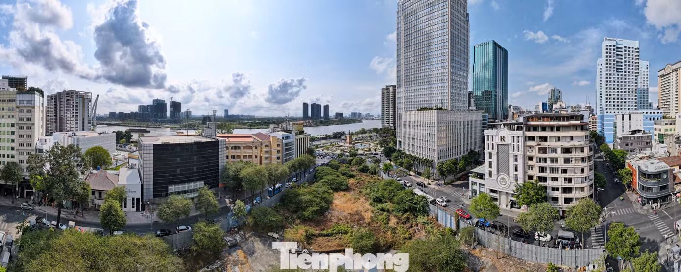 Khu đất vàng hơn 6.000m2 tại địa chỉ số 2-4-6 Hai Bà Trưng (quận 1) cũng bị bỏ hoang đầy lãng phí trong nhiều năm qua.