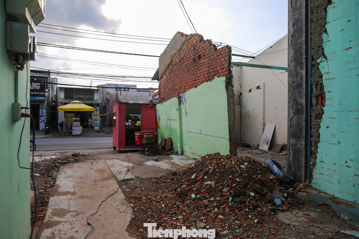 Đại diện Ban Quản lý dự án đầu tư xây dựng khu vực TP.Thủ Đức (chủ đầu tư) cho biết, để triển khai dự án đường Hoàng Hữu Nam cần thu hồi hơn 47.550m2 đất của 154 hộ dân.