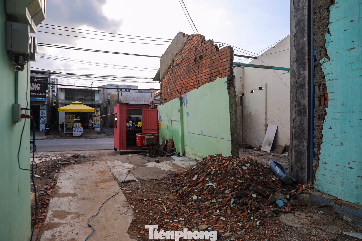 Đại diện Ban Quản lý dự án đầu tư xây dựng khu vực TP.Thủ Đức (chủ đầu tư) cho biết, để triển khai dự án đường Hoàng Hữu Nam cần thu hồi hơn 47.550m2 đất của 154 hộ dân.