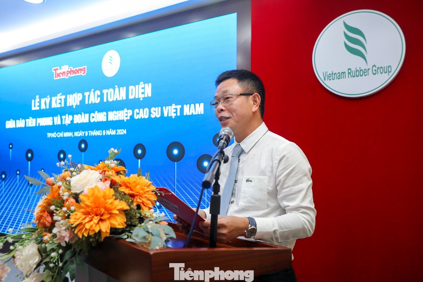 Nhà báo Phùng Công Sưởng, Bí thư Đảng uỷ, Tổng Biên tập Báo Tiền Phong.