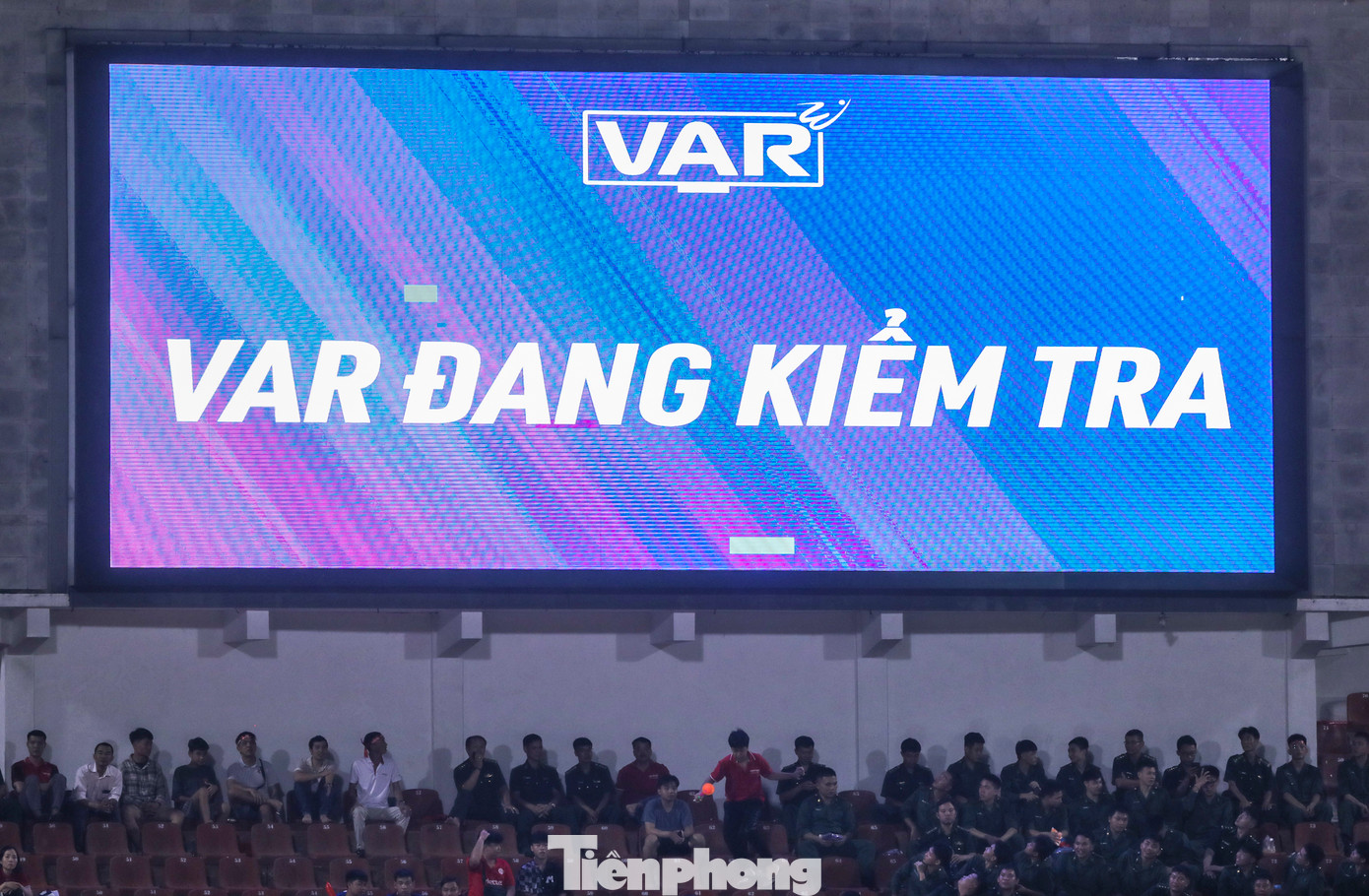 Đây cũng là trận đấu đầu tiên trên sân Thống Nhất có sự xuất hiện của công nghệ video hỗ trợ trọng tài (VAR). Đây cũng là trận đấu đầu tiên trên sân Thống Nhất có sự xuất hiện của công nghệ video hỗ trợ trọng tài (VAR).