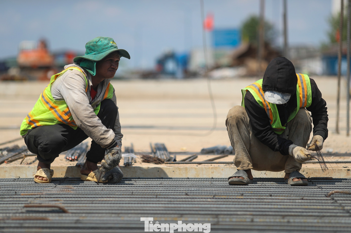 Thời tiết tại TPHCM đang trong đợt nắng nóng gay gắt, nền nhiệt có lúc chạm ngưỡng 38 độ C do ảnh hưởng của hiện tượng El Nino.