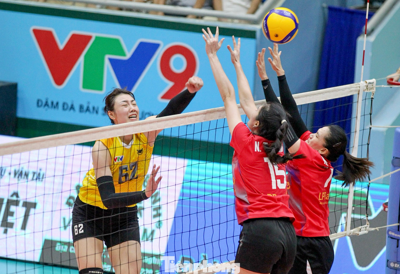 Chen Peiyan nhận lời tiếp tục thi đấu cho VTV Bình Điền Long An tại Cúp VTV9 - Bình Điền một phần vì muốn được sát cánh cùng chủ công Trần Thị Thanh Thúy.