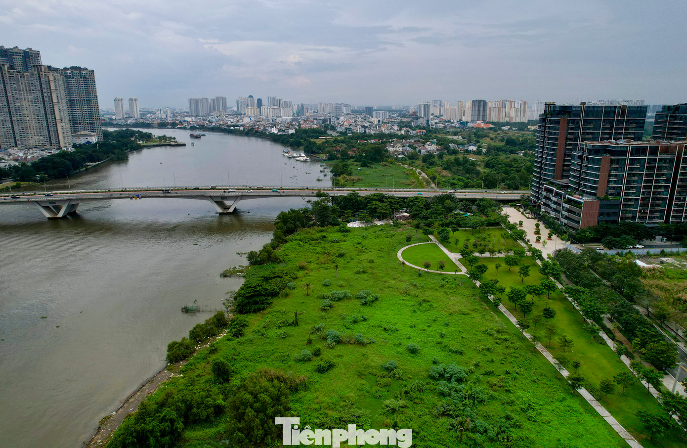 Theo kế hoạch, đường hiện hữu ven sông Sài Gòn sẽ được tận dụng, kẻ vạch chạy bộ tạo hành lang an toàn dành cho người đi xe đạp.