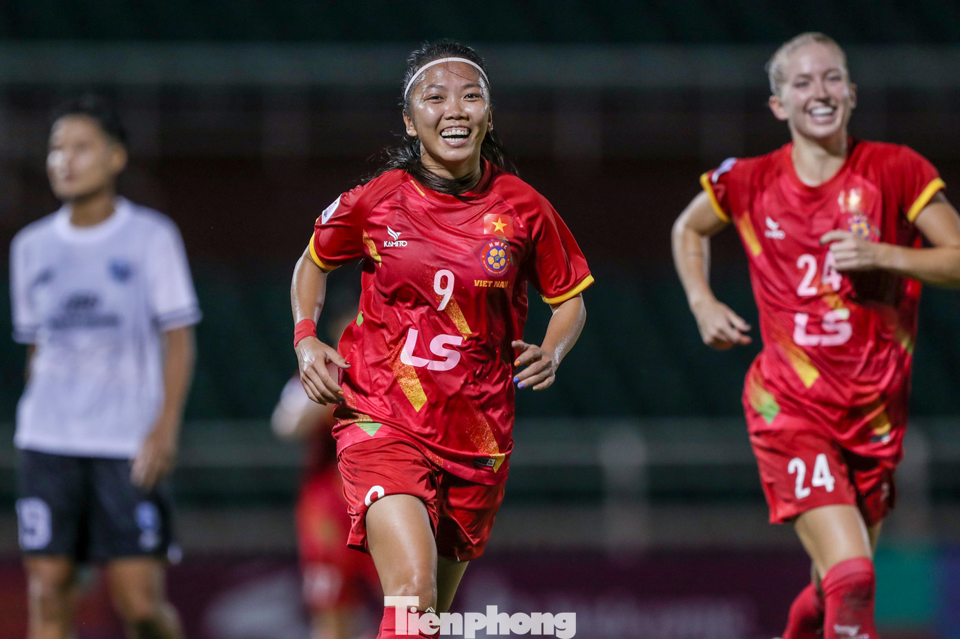 Pha lập công của Tuyết Ngân như cởi bỏ áp lực cho nữ TPHCM. Phút 65, từ pha tạt bóng chuẩn xác của Tuyết Ngân, Huỳnh Như xâm nhập vòng cấm và đánh đầu hiểm hóc nhân đôi cách biệt cho nữ TPHCM.