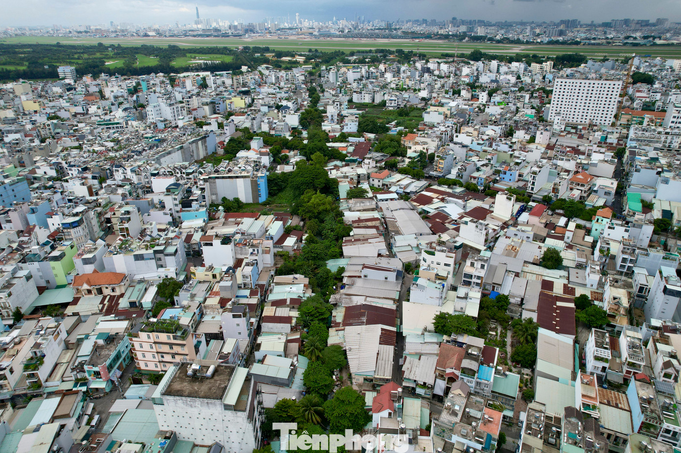 Sau 10 năm 'đứng hình' vì thiếu vốn, dự án cải tạo kênh Hy Vọng (quận Tân Bình) vừa được Phó chủ tịch UBND TPHCM Bùi Xuân Cường chỉ đạo các sở ngành rà soát, đề xuất bố trí vốn để thực hiện ngay.