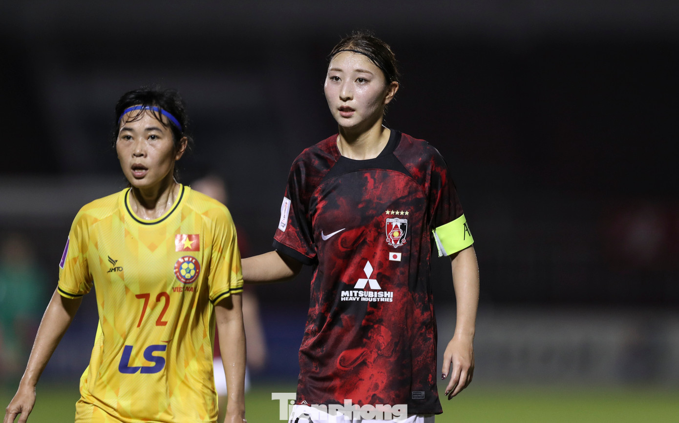 Trưởng thành từ lò đào tạo của Urawa Red và được đôn lên đội một của CLB này năm 2016, Yuzuho đang dần trở thành một trong những trụ cột không thể thiếu của đội bóng Nhật Bản. Trưởng thành từ lò đào tạo của Urawa Red và được đôn lên đội một của CLB này năm 2016, Yuzuho đang dần trở thành một trong những trụ cột không thể thiếu của đội bóng Nhật Bản.