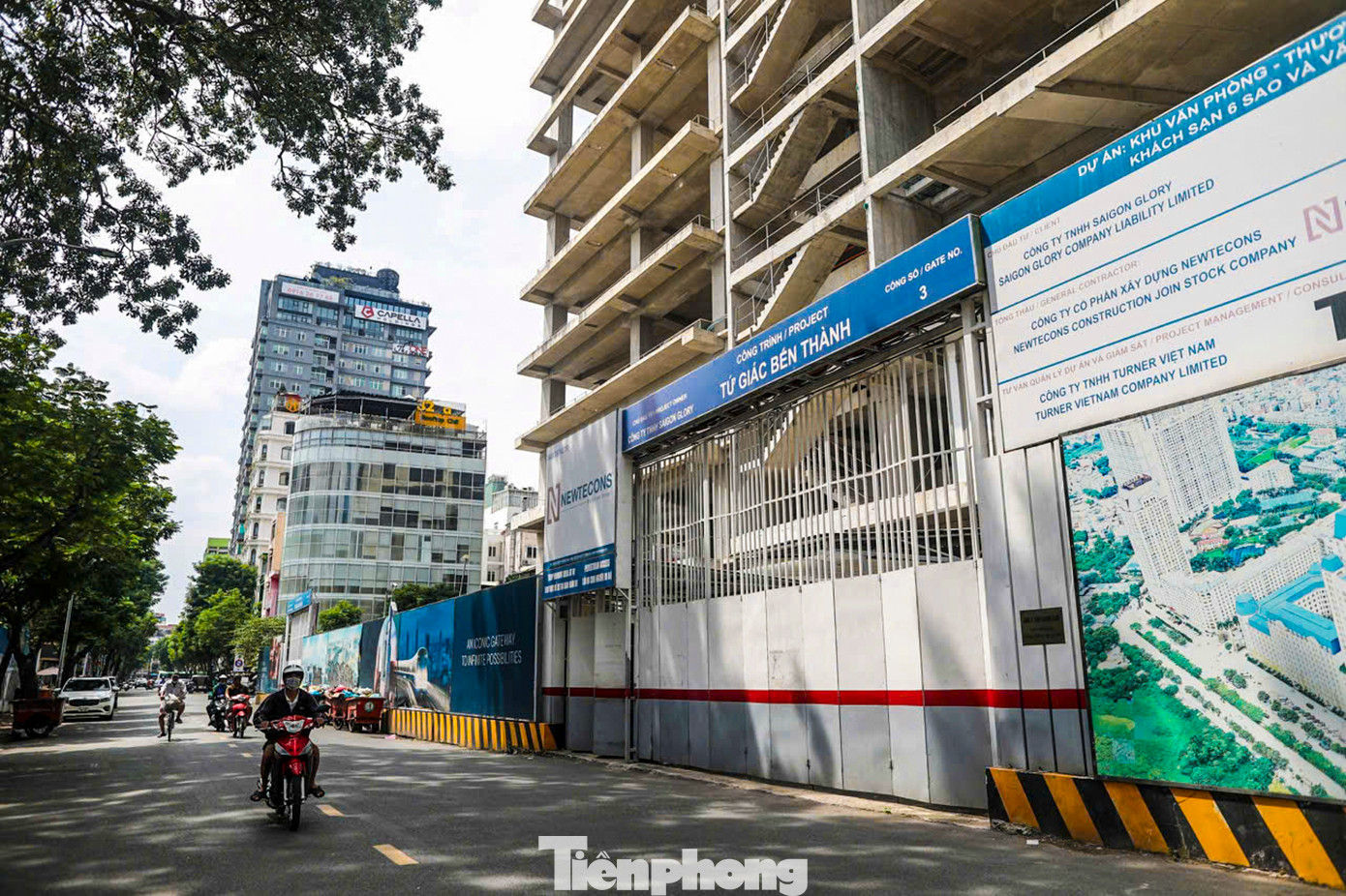 Tại phiên tòa xét xử giai đoạn 2 của vụ án Vạn Thịnh Phát chiều 1/10, bị cáo Trương Mỹ Lan- Chủ tịch Tập đoàn Vạn Thịnh Phát, khai Tập đoàn Bitexco đang trong giai đoạn chuyển nhượng dự án Khu phức hợp tứ giác Bến Thành cho bà Lan thì bà bị bắt. Bà Lan tiết lộ giá trị của dự án hiện nay là hơn 100.000 tỷ đồng.