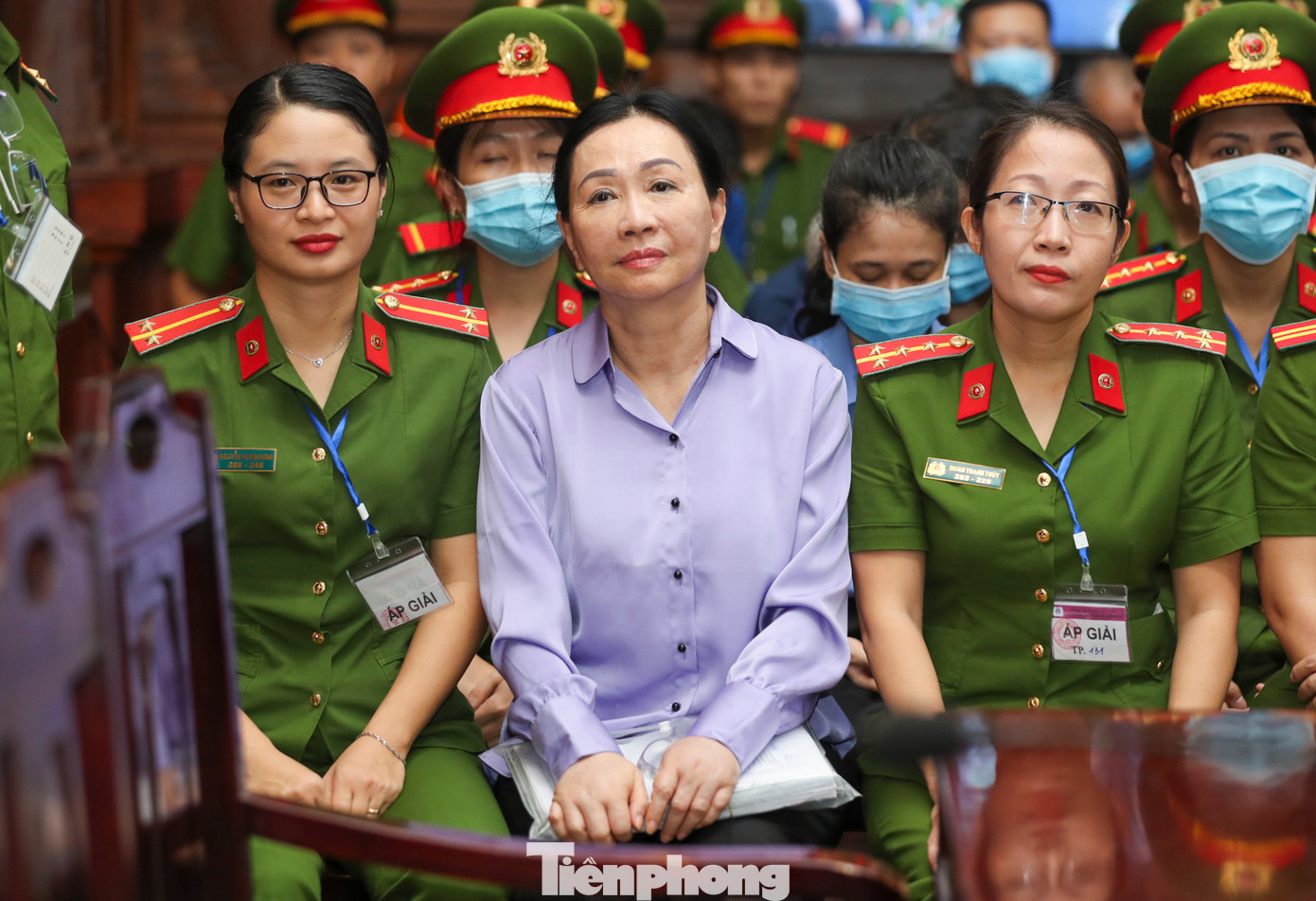 Sáng 7/3, ngày thứ 3 xét xử sơ thẩm bị cáo Trương Mỹ Lan (68 tuổi, Chủ tịch HĐQT Tập đoàn Vạn Thịnh Phát) cùng chồng bị cáo Chu Lập Cơ (68 tuổi, Chủ tịch HĐQT Công ty CP đầu tư Times Square Việt Nam) và 83 bị cáo đồng phạm sẽ bước vào phần xét hỏi.