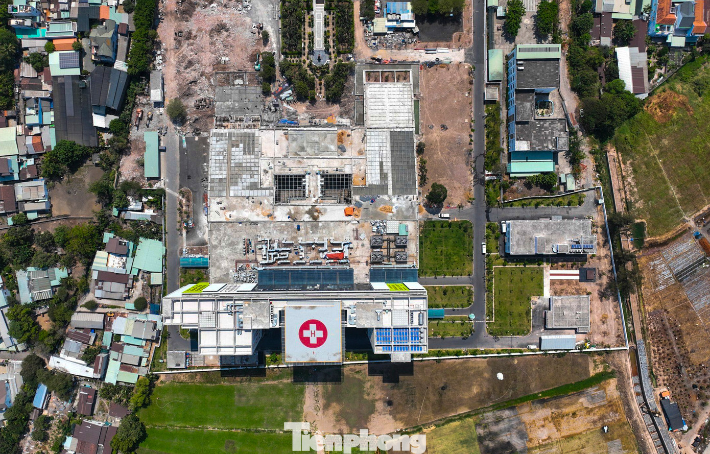 Bệnh viện Đa khoa khu vực Hóc Môn được xây dựng tạo điều kiện cơ sở vật chất, thiết bị y tế, kỹ thuật và trình độ chuyên môn cao... nhằm chăm sóc sức khỏe người dân thuộc huyện Hóc Môn và các khu vực lân cận, đồng thời góp phần giảm tải cho các bệnh viện tuyến trên. Bệnh viện Đa khoa khu vực Hóc Môn được xây dựng tạo điều kiện cơ sở vật chất, thiết bị y tế, kỹ thuật và trình độ chuyên môn cao... nhằm chăm sóc sức khỏe người dân thuộc huyện Hóc Môn và các khu vực lân cận, đồng thời góp phần giảm tải cho các bệnh viện tuyến trên.