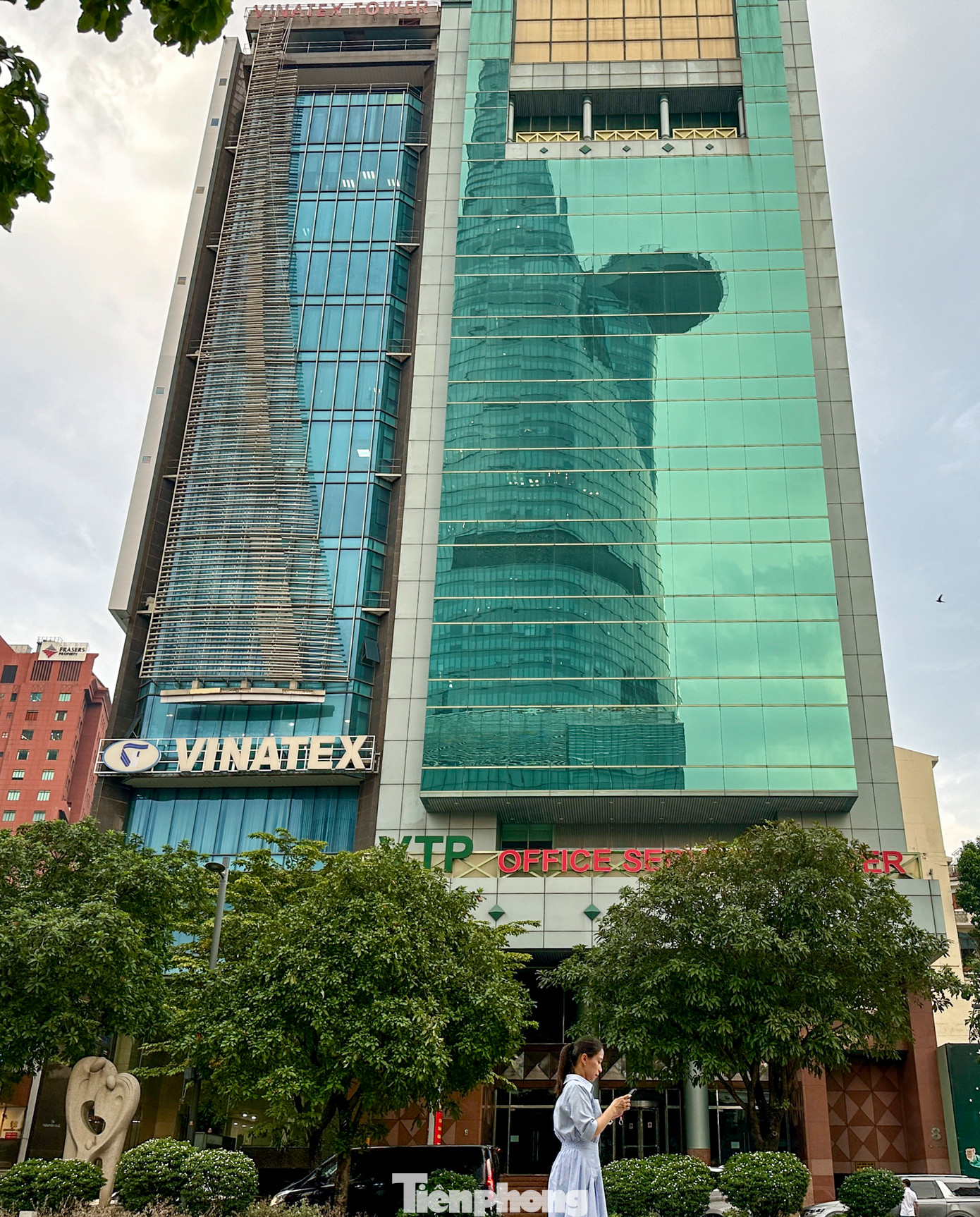 Đối với tòa nhà 19-25 Nguyễn Huệ (quận 1) đang cho SCB thuê làm trụ sở, bà Lan trình bày khu đất này vốn là kho gạo của ông cố nội, nên mẹ bà đã mua lại để làm kỷ niệm cho cháu ngoại.